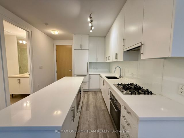 1011 - 29 Queens Quay E