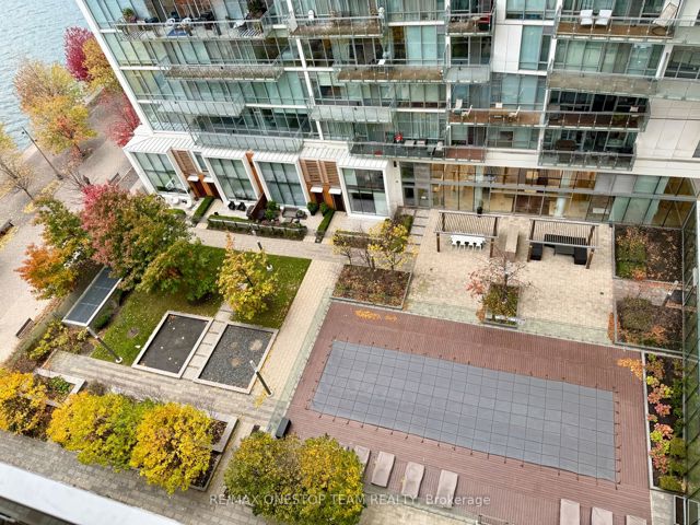 1011 - 29 Queens Quay E