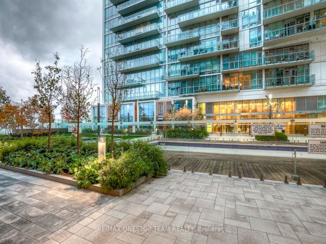 1011 - 29 Queens Quay E