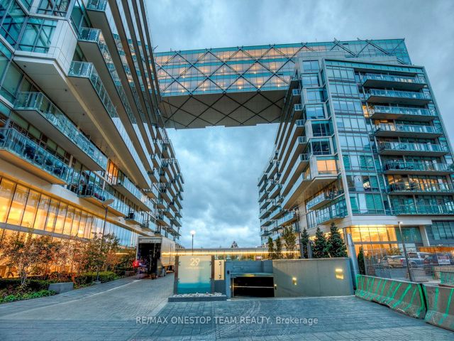 1011 - 29 Queens Quay E