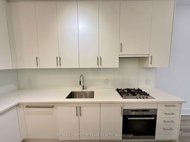 1011 - 29 Queens Quay E