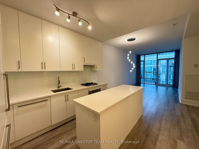 1011 - 29 Queens Quay E