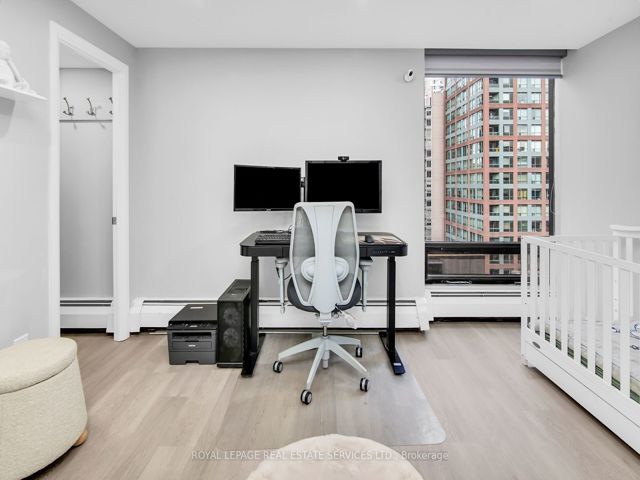 2006 - 30 Wellington St E