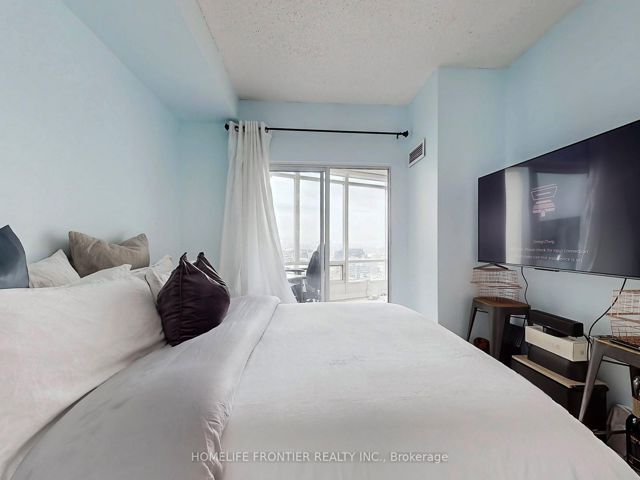 3202 - 373 Front St W