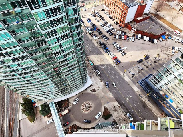 3202 - 373 Front St W