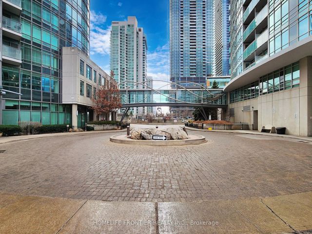 3202 - 373 Front St W