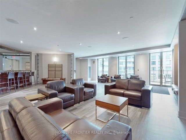 3202 - 373 Front St W