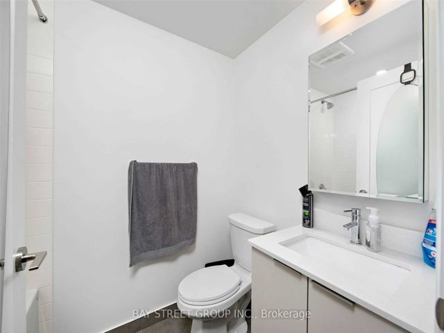 313W - 27 Bathurst St