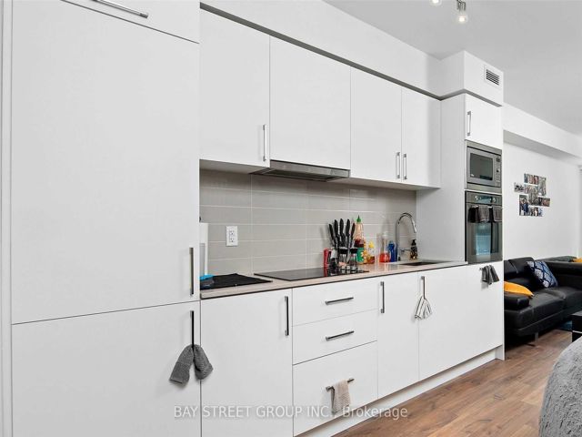 313W - 27 Bathurst St