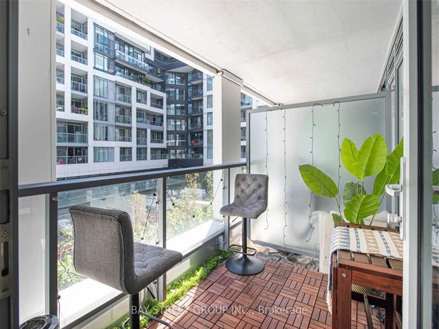 313W - 27 Bathurst St