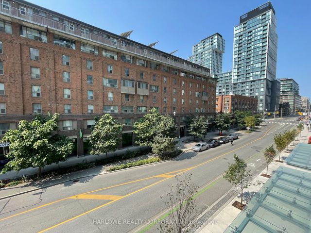 232 SW - 121 Lower Sherbourne St