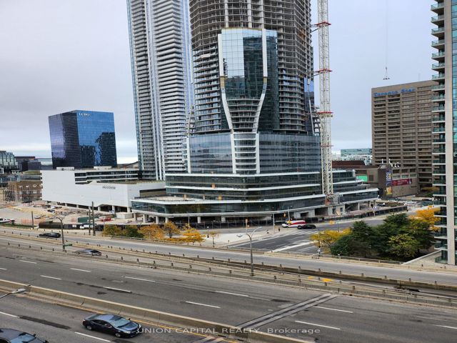 1113 - 18 Yonge St