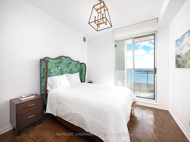 2612 - 230 Queens Quay W