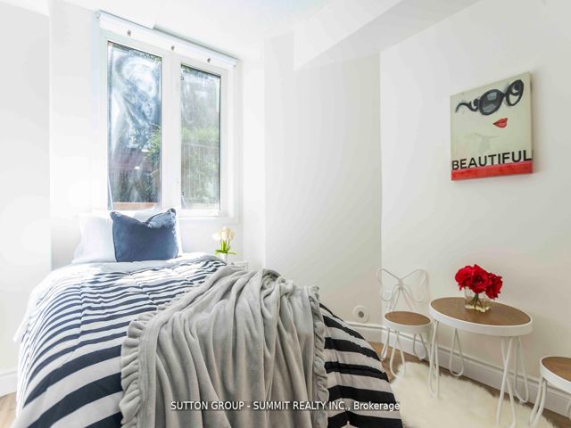 421 - 12 Douro St