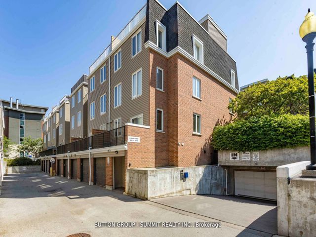 421 - 12 Douro St