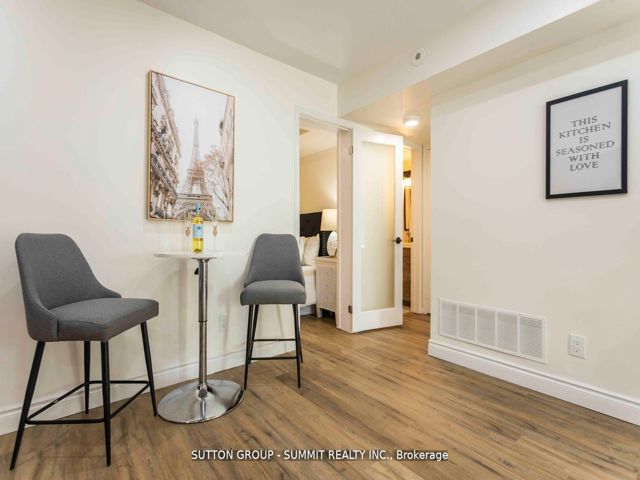 421 - 12 Douro St