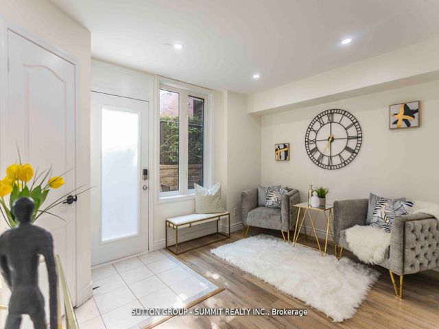 421 - 12 Douro St