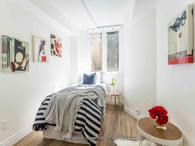 421 - 12 Douro St