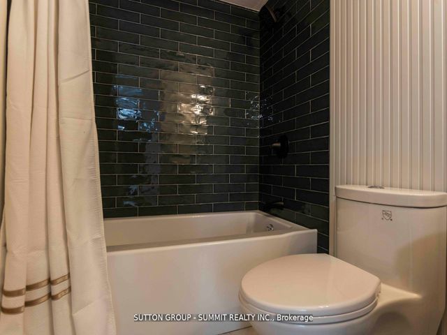 421 - 12 Douro St