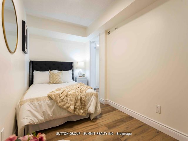 421 - 12 Douro St