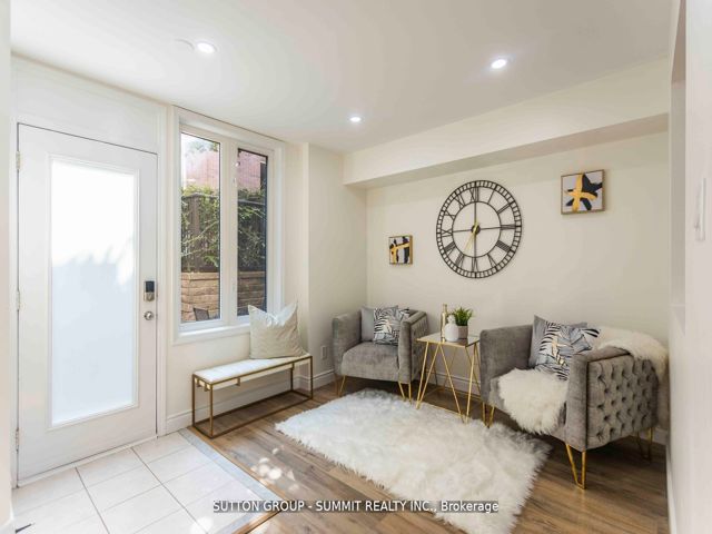 421 - 12 Douro St
