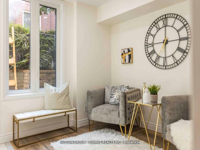 421 - 12 Douro St