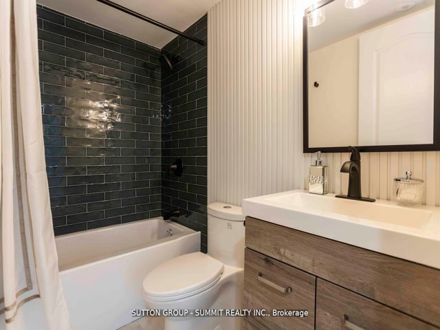 421 - 12 Douro St