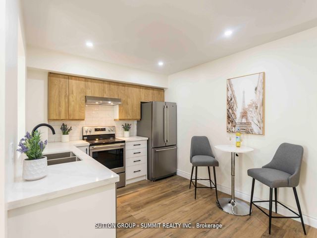 421 - 12 Douro St