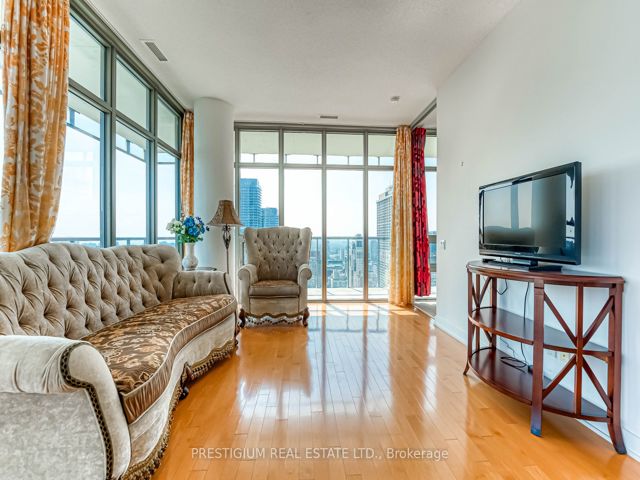 3704 - 33 Charles St E