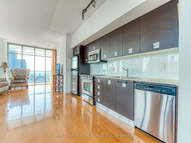 3704 - 33 Charles St E