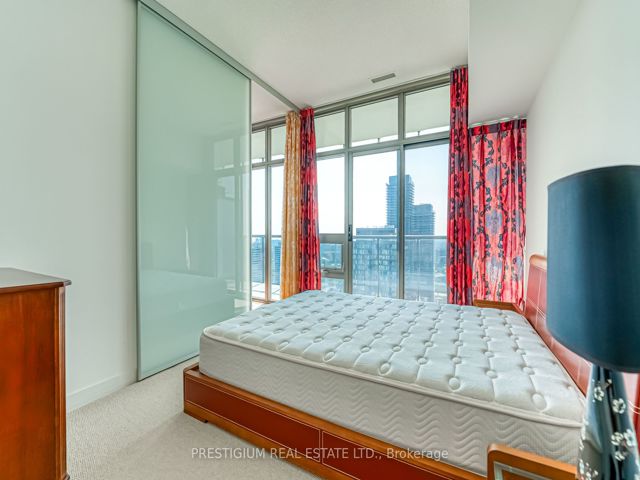3704 - 33 Charles St E
