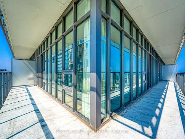 3704 - 33 Charles St E
