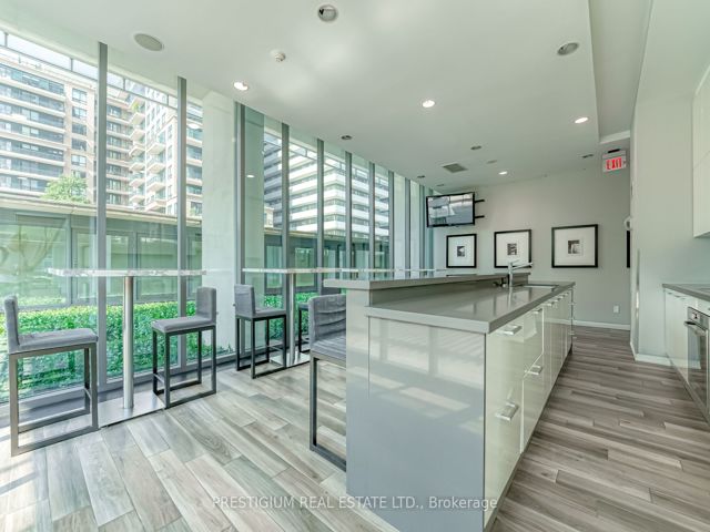 3704 - 33 Charles St E