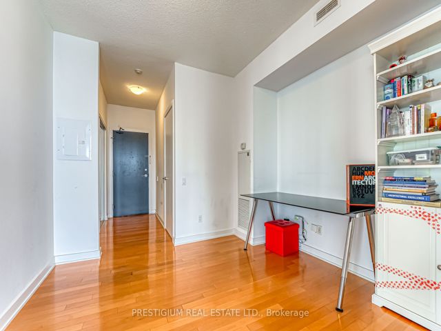 3704 - 33 Charles St E