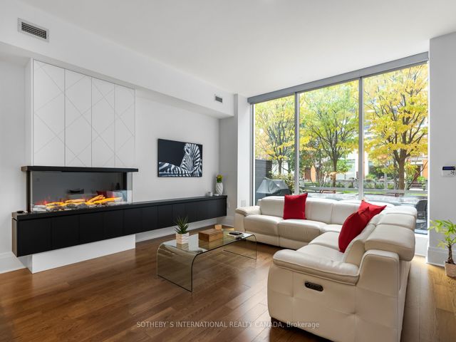 Th 115 - 29 Queens Quay E