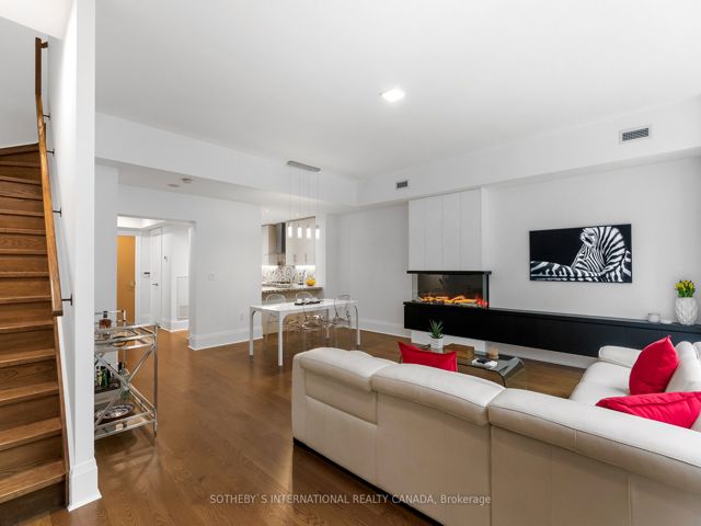 Th 115 - 29 Queens Quay E