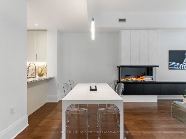 Th 115 - 29 Queens Quay E