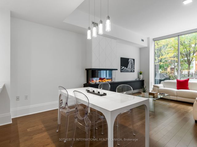 Th 115 - 29 Queens Quay E