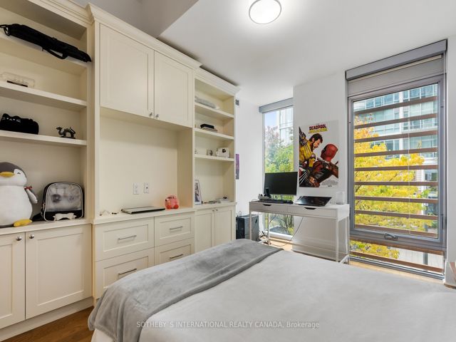 Th 115 - 29 Queens Quay E