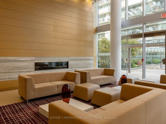 Th 115 - 29 Queens Quay E