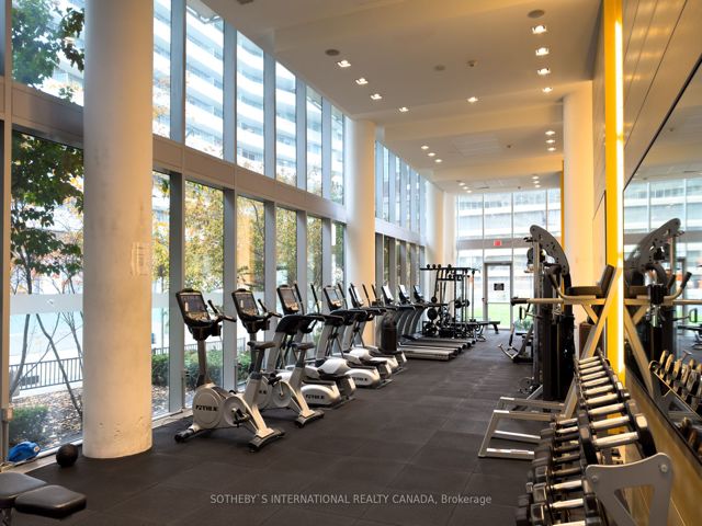 Th 115 - 29 Queens Quay E