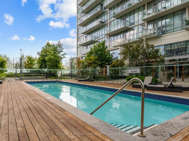 Th 115 - 29 Queens Quay E