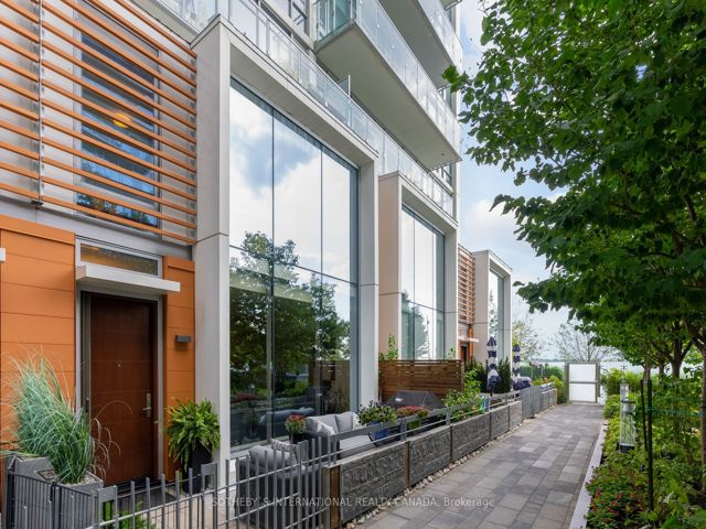 Th 115 - 29 Queens Quay E