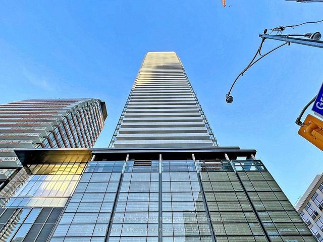 1407 - 501 Yonge St