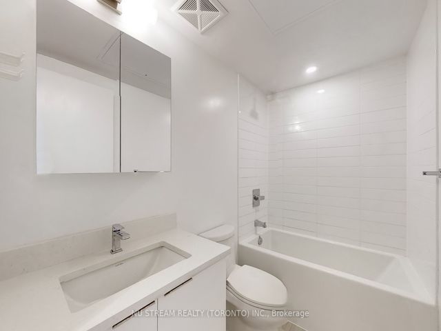 3022 - 2031 Kennedy Rd