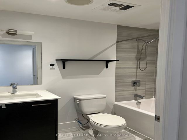 407 - 630 Queen St E