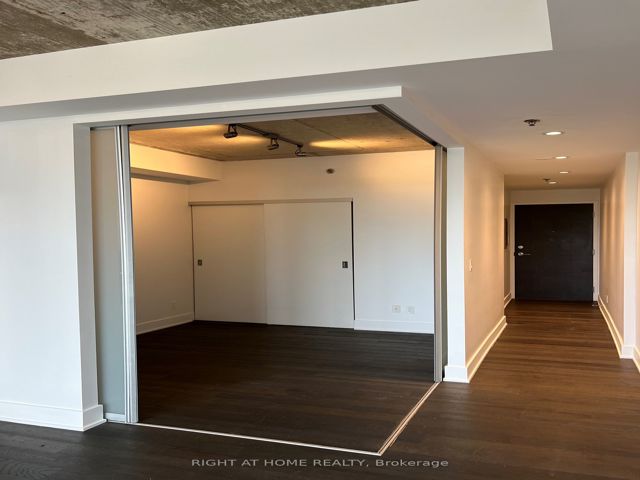 407 - 630 Queen St E