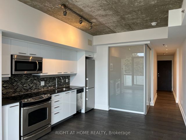 407 - 630 Queen St E