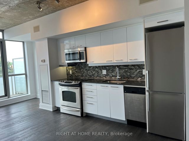 407 - 630 Queen St E