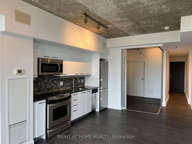 407 - 630 Queen St E